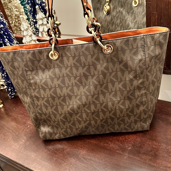 Michael Kors Handbag - Picture 2 of 9